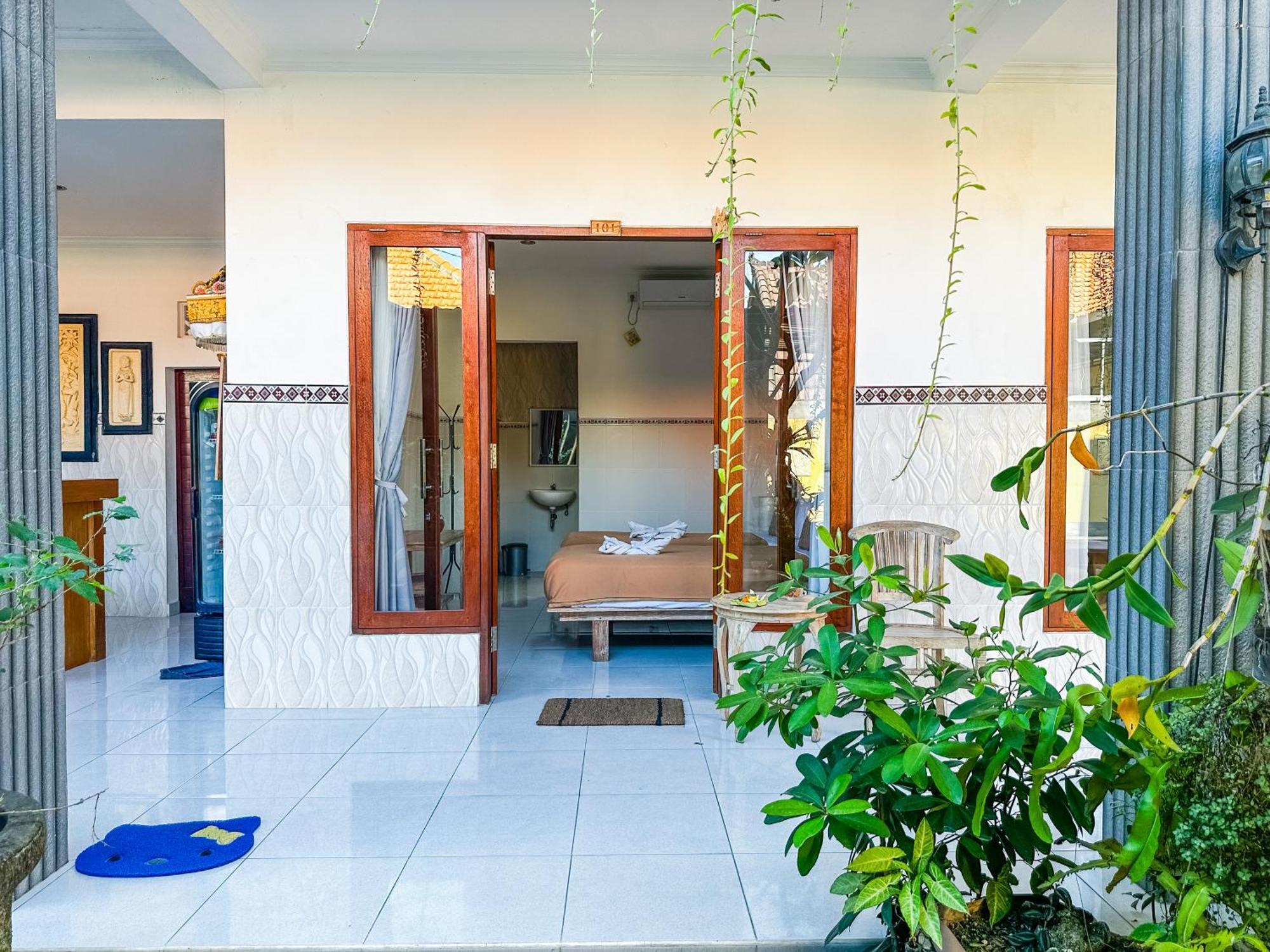 Sanata Yoga Guesthouse Canggu Dış mekan fotoğraf