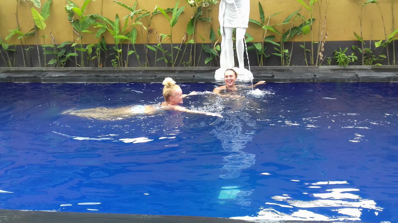 Sanata Yoga Guesthouse Canggu Dış mekan fotoğraf